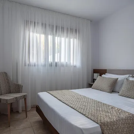 Jolandas House *